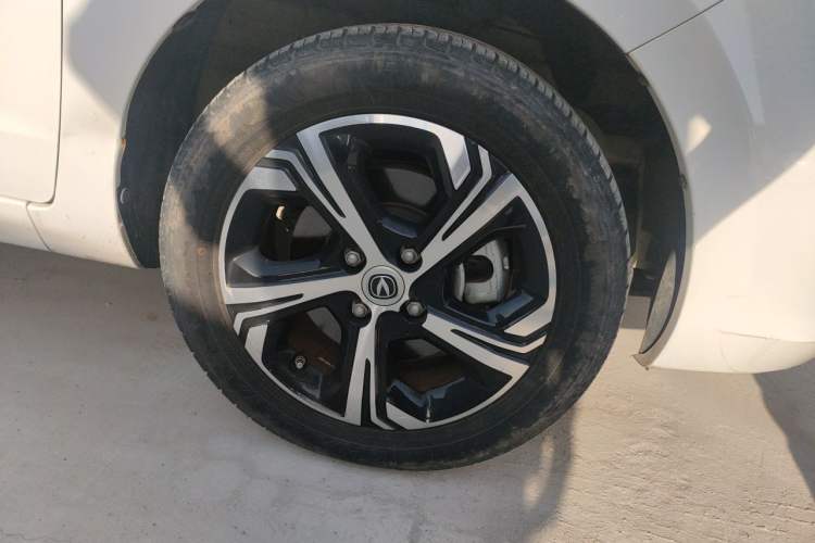 Used CHANGAN Benni E-Star 2022 Qingxin Edition Colorful Model Lithium Iron Phosphate Right Front Wheel Hub