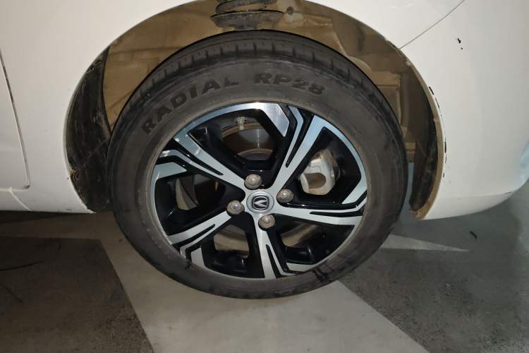 Used CHANGAN Benni E-Star 2022 Qingxin Edition Colorful Model Lithium Iron Phosphate Right Front Wheel Hub