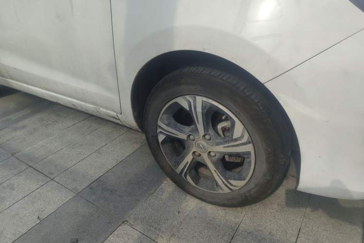 Used CHANGAN Benni E-Star 2022 Charming Edition Colorful Model Lithium-Ion Battery Right Front Wheel Hub