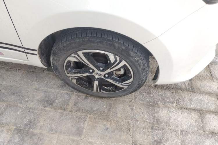 Used CHANGAN Benni E-Star 2022 Charming Edition Colorful Model Lithium Iron Phosphate Right Front Wheel Hub