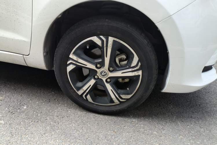 Used CHANGAN Benni E-Star 2022 Charming Edition Colorful Model Lithium Iron Phosphate Right Front Wheel Hub