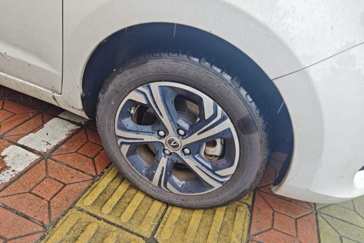 Used CHANGAN Benni E-Star 2022 Qingxin Edition Colorful Model Lithium Iron Phosphate Right Front Wheel Hub