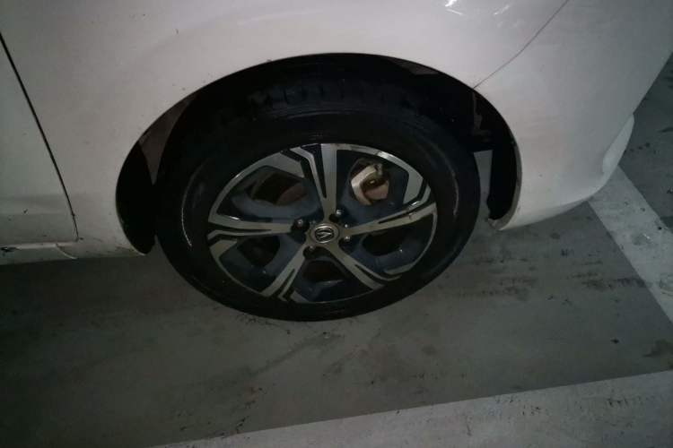 Used CHANGAN Benni E-Star 2022 Qingxin Edition Colorful Model Lithium Iron Phosphate Right Front Wheel Hub