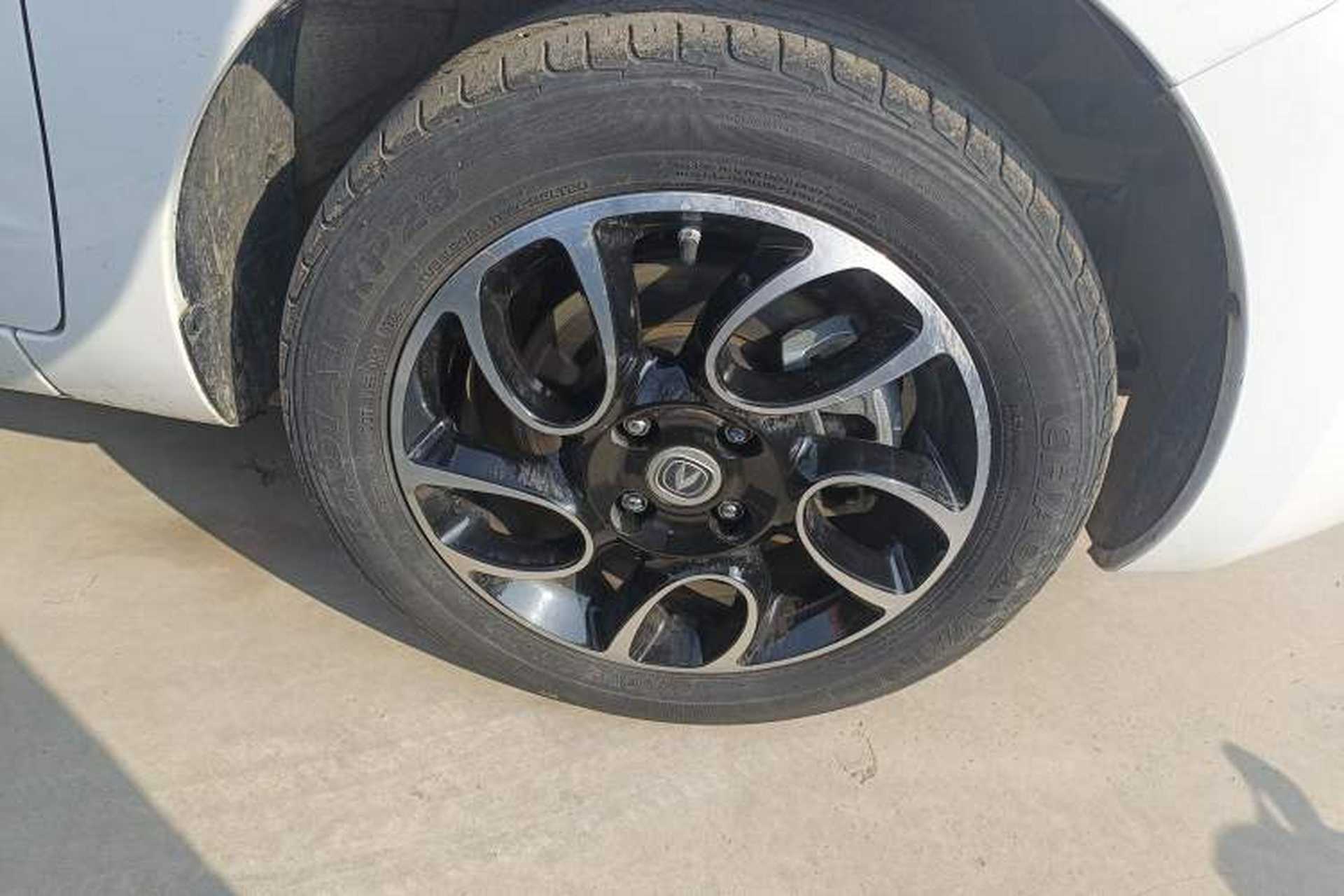 Used CHANGAN Benni E-Star 2022 Qingxin Edition Colorful Model Lithium Iron Phosphate Right Front Wheel Hub