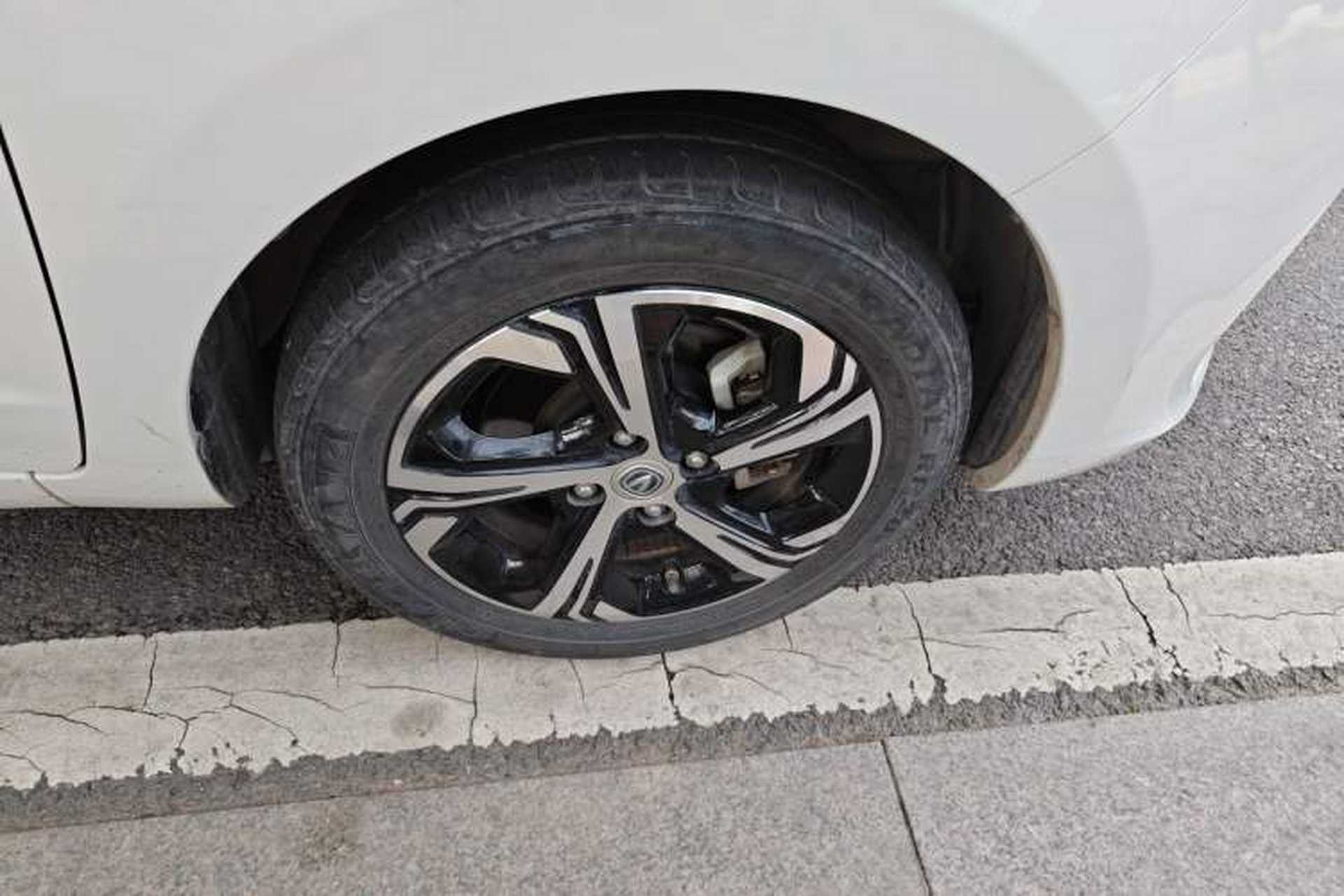 Used CHANGAN Benni E-Star 2022 Charming Edition Colorful Model Lithium Iron Phosphate Right Front Wheel Hub