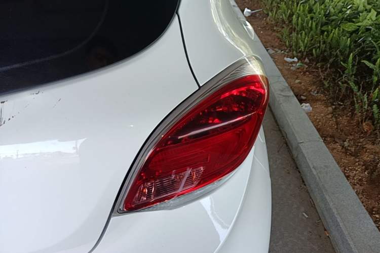 Used CHANGAN Benni E-Star 2022 Qingxin Edition Colorful Model Lithium-NMC Right Rear Taillight