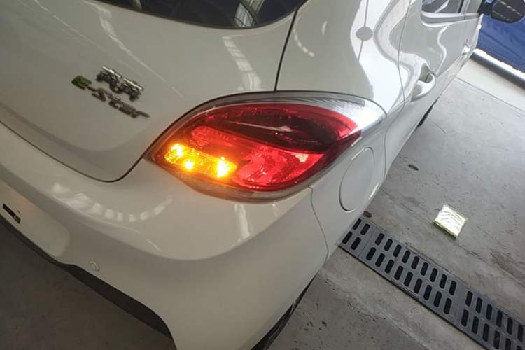 Used CHANGAN Benni E-Star 2022 Charming Edition Colorful Model Lithium-Ion Battery Right Rear Taillight