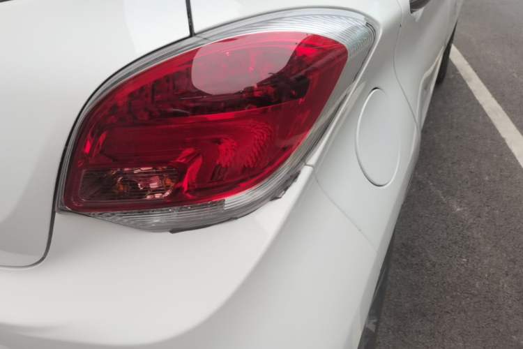 Used CHANGAN Benni E-Star 2022 Qingxin Edition Colorful Model Lithium Iron Phosphate Right Rear Taillight