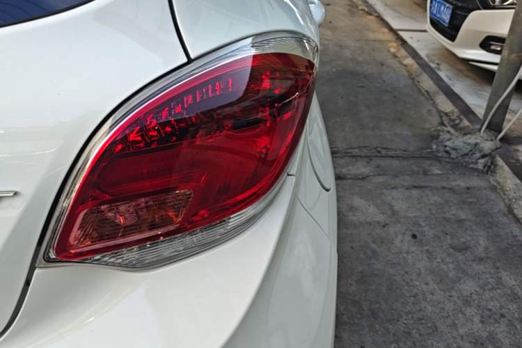 Used CHANGAN Benni E-Star 2022 Qingxin Edition Colorful Model Lithium Iron Phosphate Right Rear Taillight