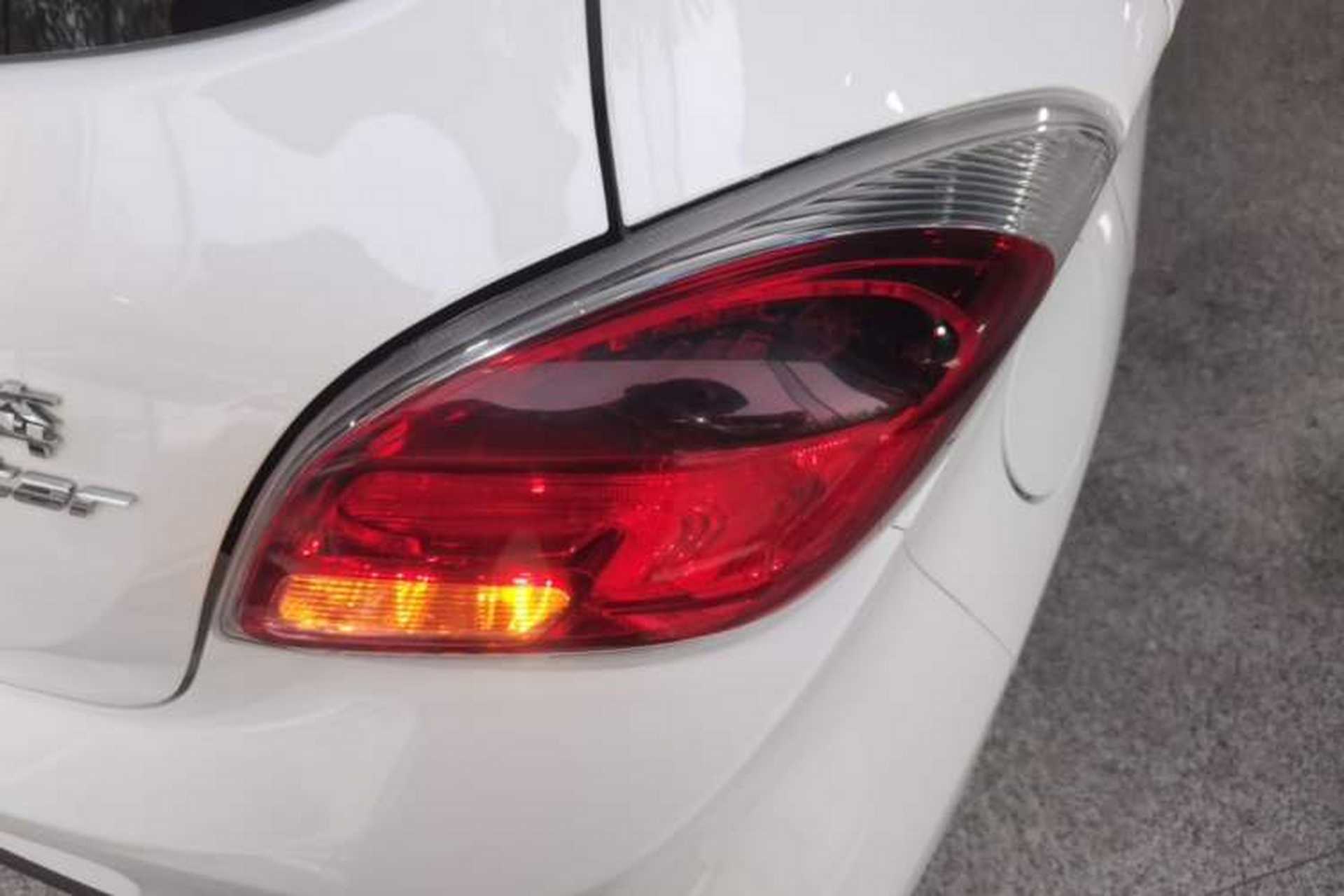 Used CHANGAN Benni E-Star 2022 Qingxin Edition Colorful Model Lithium-NMC Right Rear Taillight