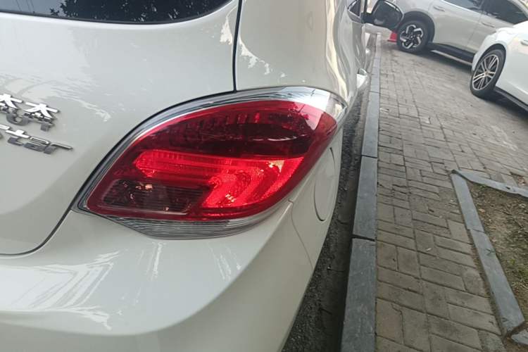 Used CHANGAN Benni E-Star 2022 Qingxin Edition Colorful Model Lithium Iron Phosphate Right Rear Taillight