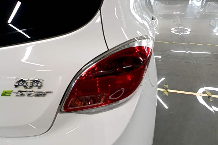 Used CHANGAN Benni E-Star 2022 Qingxin Edition Colorful Model Lithium Iron Phosphate Right Rear Taillight