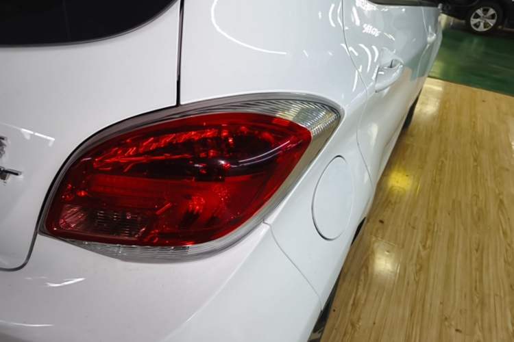 Used CHANGAN Benni E-Star 2022 Qingxin Edition Colorful Model Lithium Iron Phosphate Right Rear Taillight