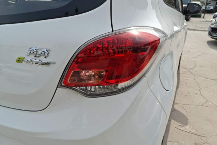 Used CHANGAN Benni E-Star 2022 Charming Edition Colorful Model Lithium-Ion Battery Right Rear Taillight