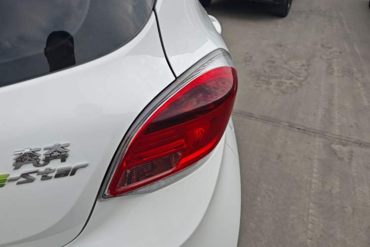 Used CHANGAN Benni E-Star 2022 Qingxin Edition Colorful Model Lithium-NMC Right Rear Taillight