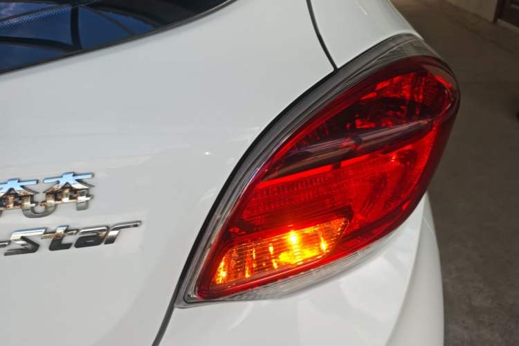 Used CHANGAN Benni E-Star 2022 Qingxin Edition Colorful Model Lithium Iron Phosphate Right Rear Taillight
