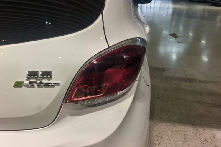 Used CHANGAN Benni E-Star 2022 National Edition Colorful Limited Edition (Fast-Charging Version) Lithium Iron Phosphate Right Rear Taillight