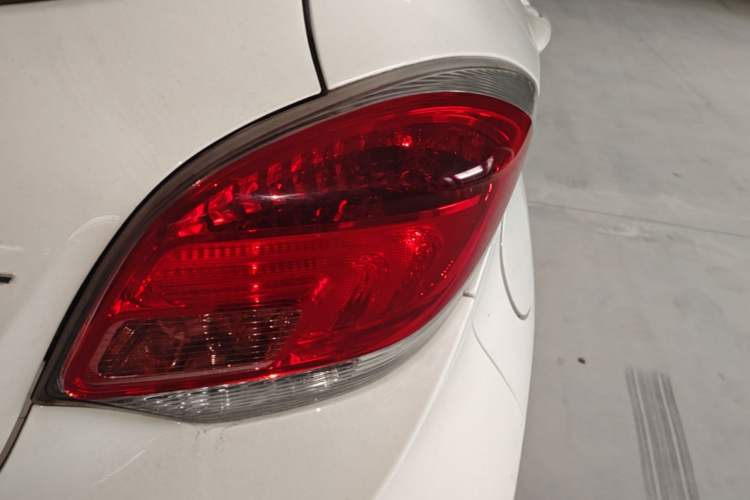 Used CHANGAN Benni E-Star 2022 Qingxin Edition Colorful Model Lithium Iron Phosphate Right Rear Taillight