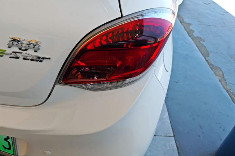 Used CHANGAN Benni E-Star 2022 Charming Edition Colorful Model Lithium Iron Phosphate Right Rear Taillight