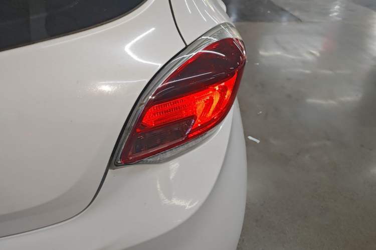 Used CHANGAN Benni E-Star 2022 Charming Edition Colorful Model Lithium Iron Phosphate Right Rear Taillight