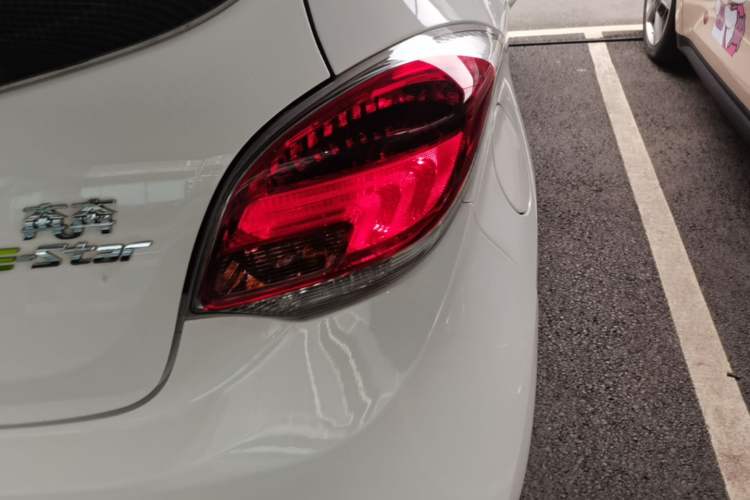Used CHANGAN Benni E-Star 2022 Qingxin Edition Colorful Model Lithium-NMC Right Rear Taillight