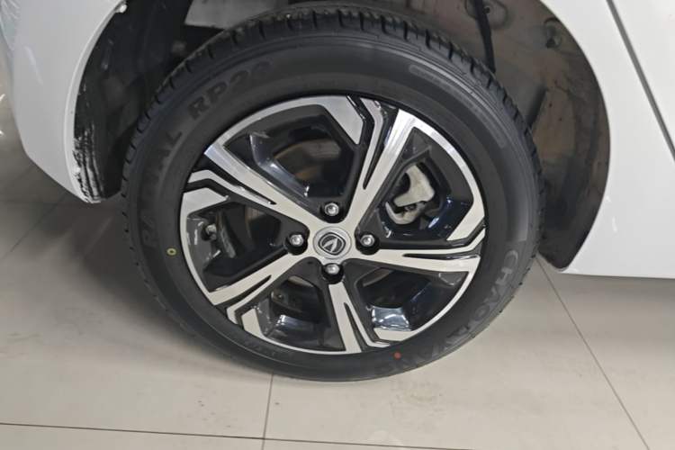 Used CHANGAN Benni E-Star 2022 Qingxin Edition Colorful Model Lithium-NMC Right Rear Wheel Hub
