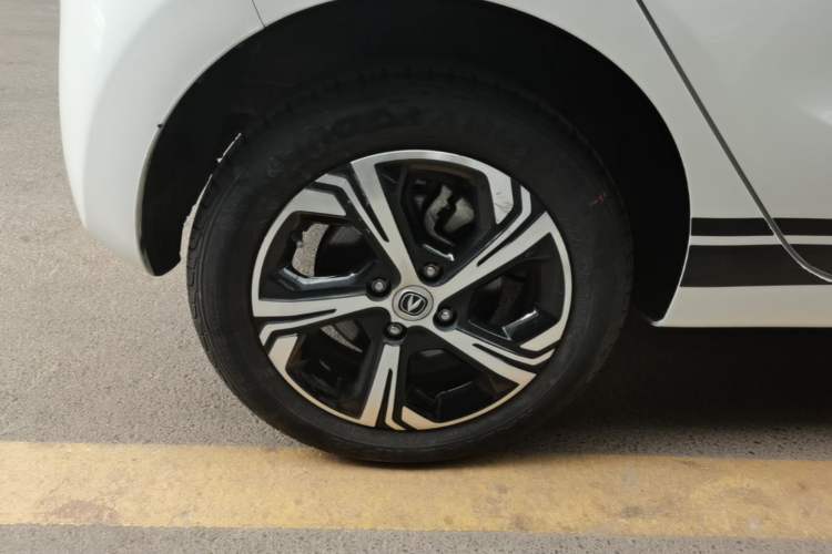 Used CHANGAN Benni E-Star 2022 Charming Edition Colorful Model Lithium Iron Phosphate Right Rear Wheel Hub