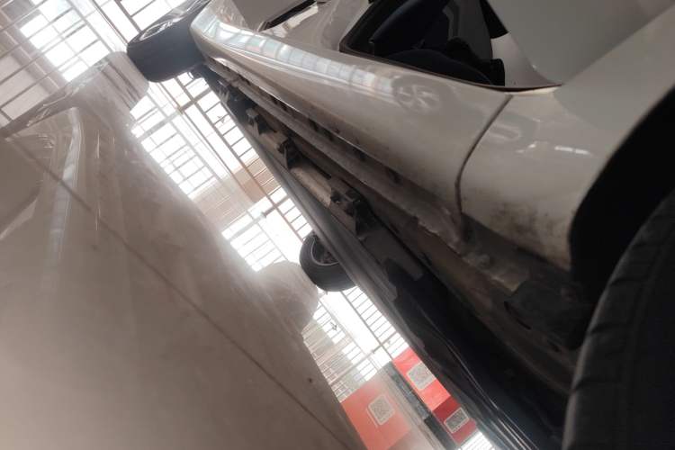 Used CHANGAN Benni E-Star 2022 Qingxin Edition Colorful Model Lithium Iron Phosphate Right Side Sill