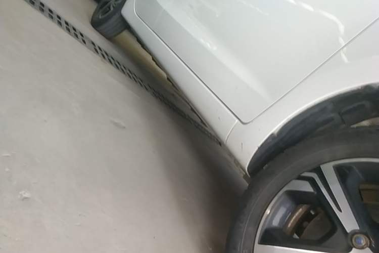 Used CHANGAN Benni E-Star 2022 Charming Edition Colorful Model Lithium-Ion Battery Right Side Sill