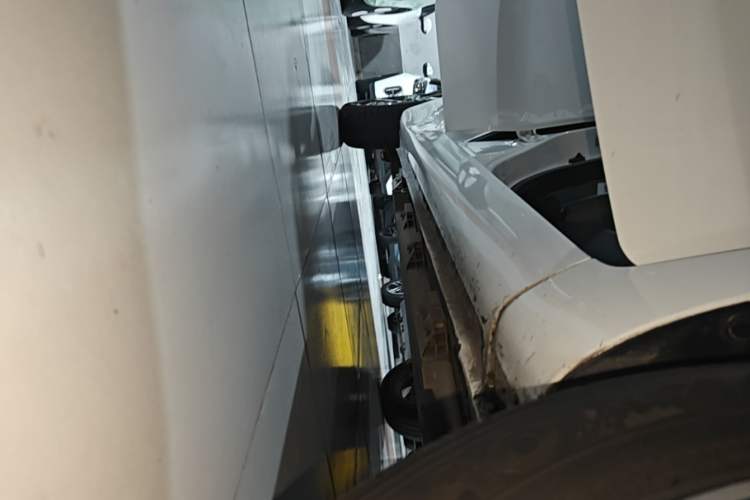 Used CHANGAN Benni E-Star 2022 Charming Edition Colorful Model Lithium Iron Phosphate Right Side Sill