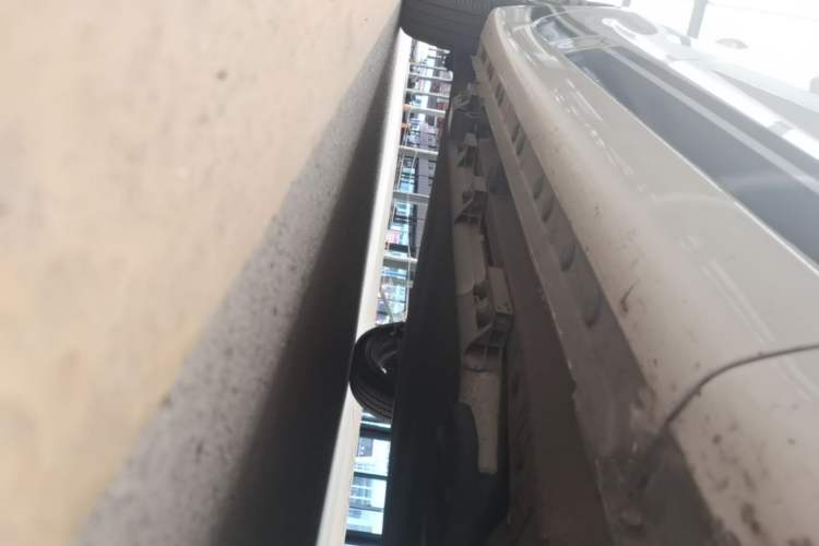Used CHANGAN Benni E-Star 2022 Charming Edition Colorful Model Lithium Iron Phosphate Right Side Sill