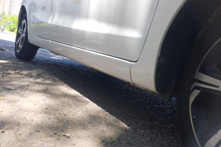 Used CHANGAN Benni E-Star 2022 Qingxin Edition Colorful Model Lithium Iron Phosphate Right Side Sill