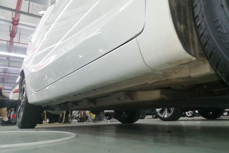 Used CHANGAN Benni E-Star 2022 Charming Edition Colorful Model Lithium Iron Phosphate Right Side Sill