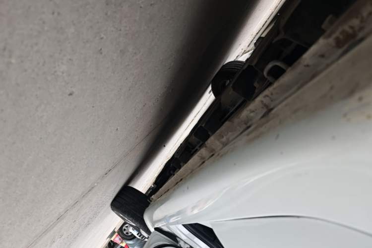 Used CHANGAN Benni E-Star 2022 Qingxin Edition Colorful Model Lithium-NMC Right Side Sill