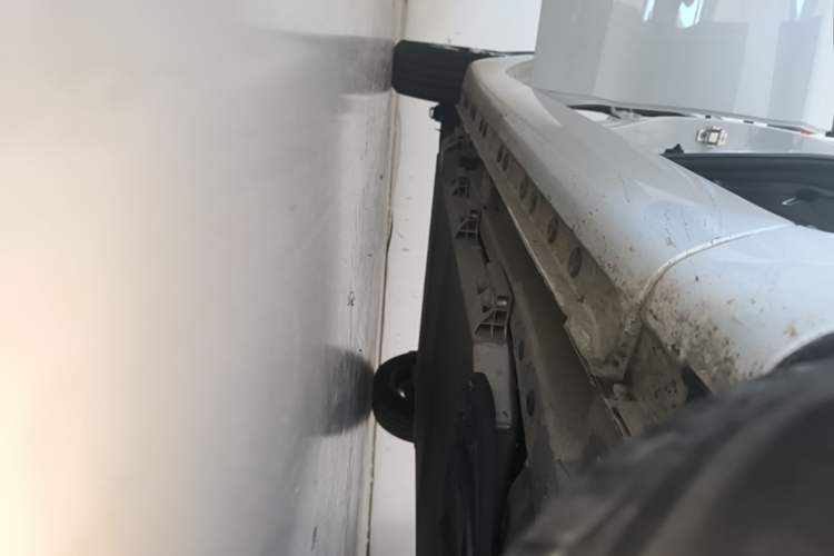 Used CHANGAN Benni E-Star 2022 Qingxin Edition Colorful Model Lithium Iron Phosphate Right Side Sill