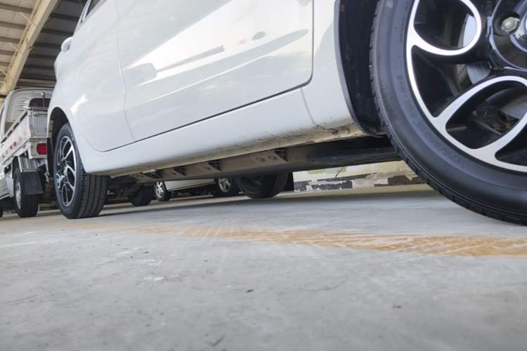 Used CHANGAN Benni E-Star 2022 Qingxin Edition Colorful Model Lithium-NMC Right Side Sill