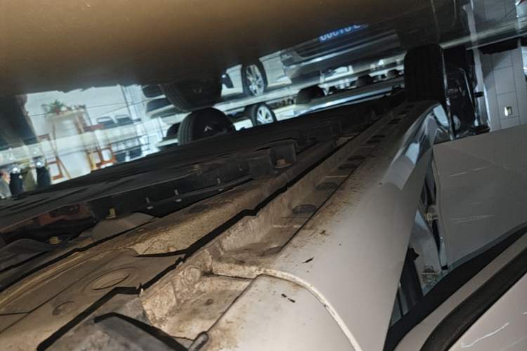 Used CHANGAN Benni E-Star 2022 Qingxin Edition Colorful Model Lithium-NMC Right Side Sill