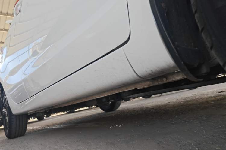 Used CHANGAN Benni E-Star 2022 Qingxin Edition Colorful Model Lithium-NMC Right Side Sill