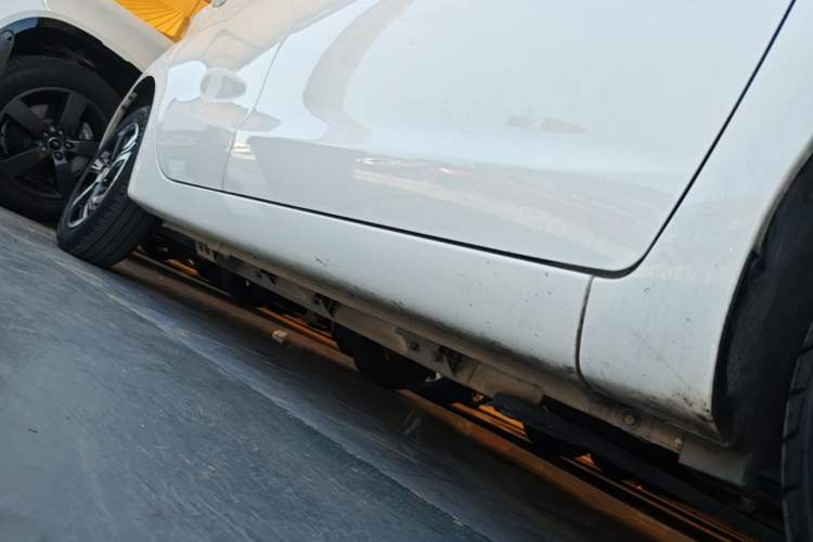 Used CHANGAN Benni E-Star 2022 Charming Edition Colorful Model Lithium Iron Phosphate Right Side Sill