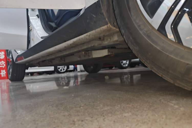 Used CHANGAN Benni E-Star 2022 Charming Edition Colorful Model Lithium Iron Phosphate Right Side Sill