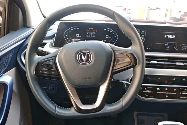 Used CHANGAN Benni E-Star 2022 Qingxin Edition Colorful Model Lithium Iron Phosphate Steering Wheel