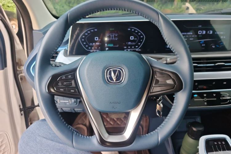 Used CHANGAN Benni E-Star 2022 Qingxin Edition Colorful Model Lithium Iron Phosphate Steering Wheel