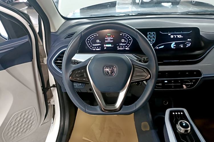 Used CHANGAN Benni E-Star 2022 Qingxin Edition Colorful Model Lithium Iron Phosphate Steering Wheel