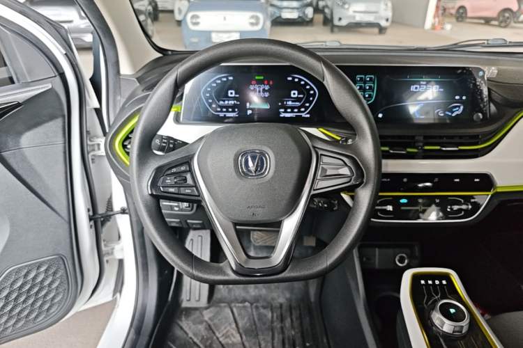 Used CHANGAN Benni E-Star 2022 Qingxin Edition Colorful Model Lithium Iron Phosphate Steering Wheel