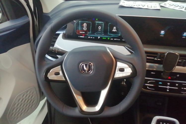 Used CHANGAN Benni E-Star 2022 Charming Edition Colorful Model Lithium Iron Phosphate Steering Wheel