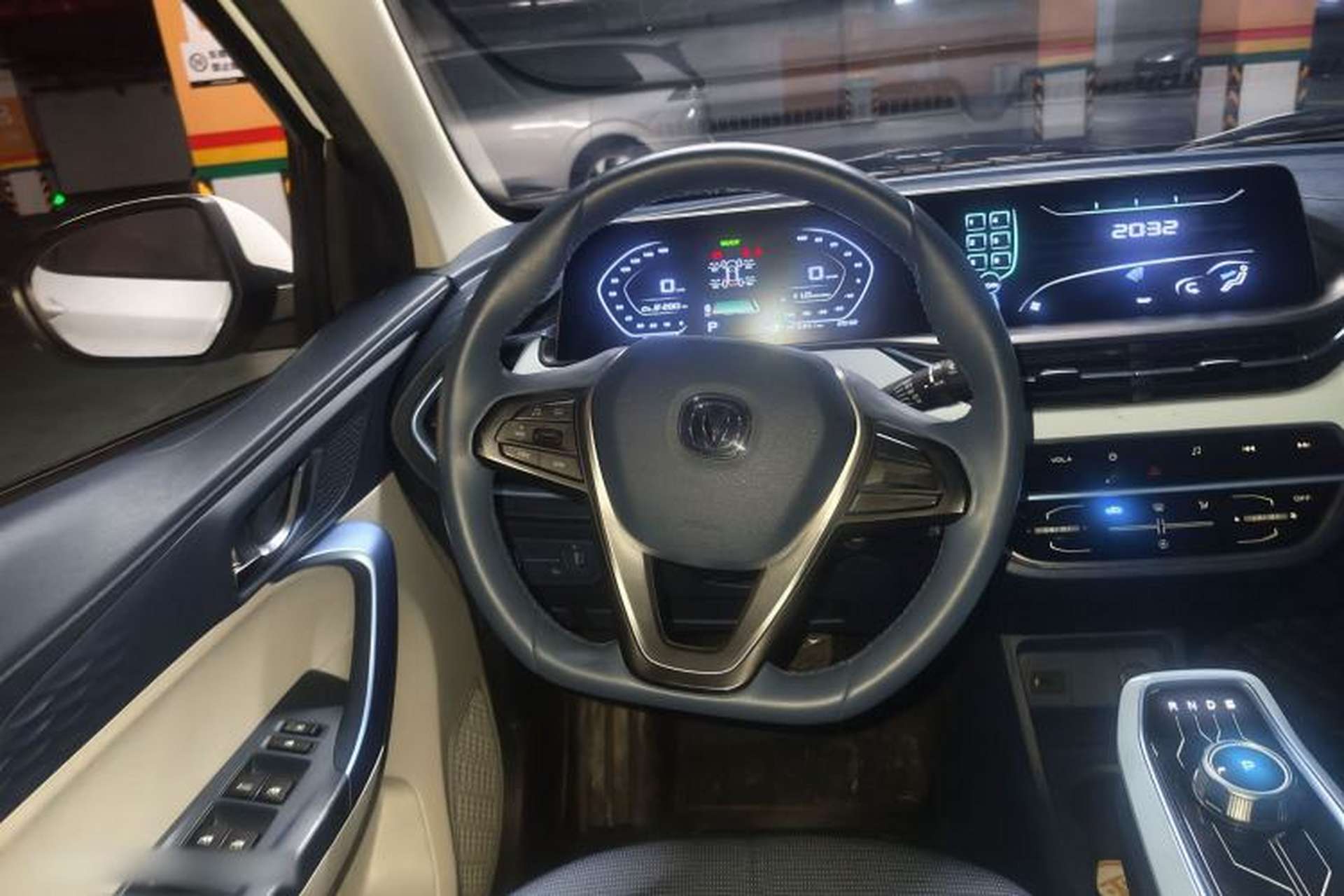 Used CHANGAN Benni E-Star 2022 Qingxin Edition Colorful Model Lithium Iron Phosphate Steering Wheel