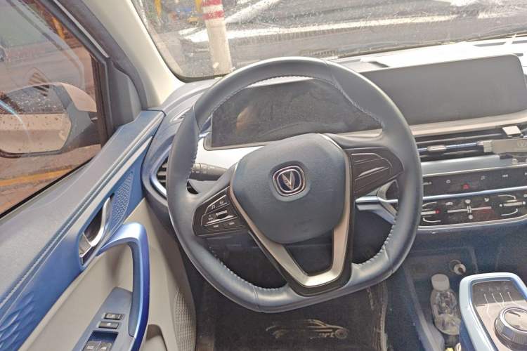 Used CHANGAN Benni E-Star 2022 Qingxin Edition Colorful Model Lithium Iron Phosphate Steering Wheel