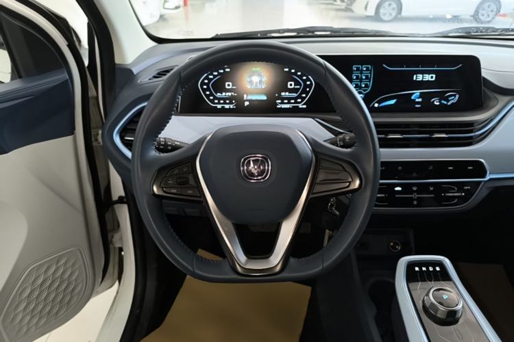 Used CHANGAN Benni E-Star 2022 Qingxin Edition Colorful Model Lithium Iron Phosphate Steering Wheel