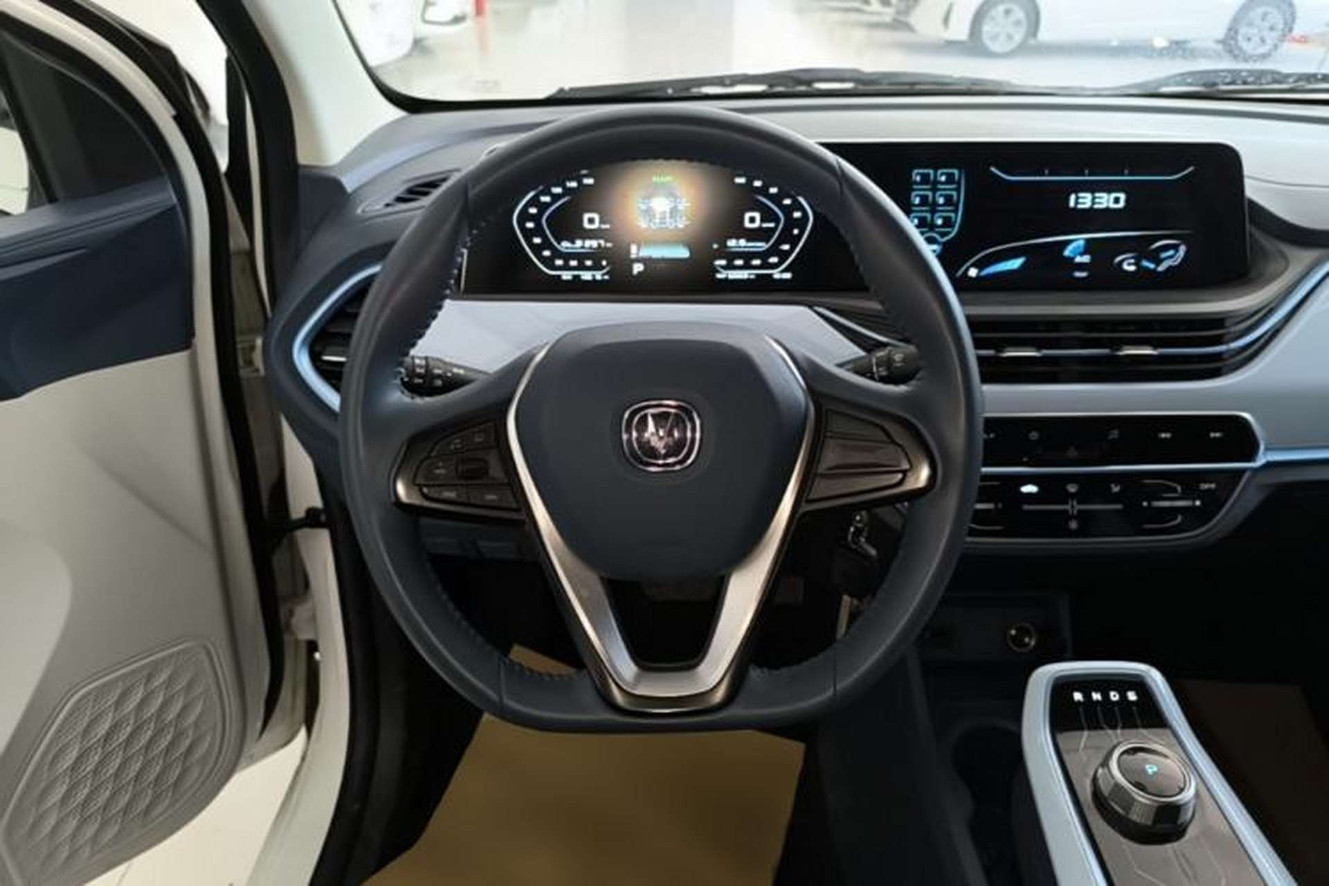 Used CHANGAN Benni E-Star 2022 Qingxin Edition Colorful Model Lithium Iron Phosphate Steering Wheel