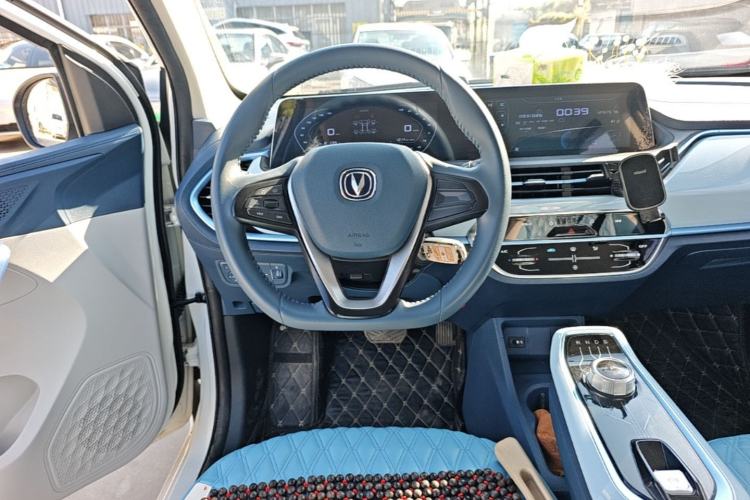Used CHANGAN Benni E-Star 2022 Qingxin Edition Colorful Model Lithium Iron Phosphate Steering Wheel